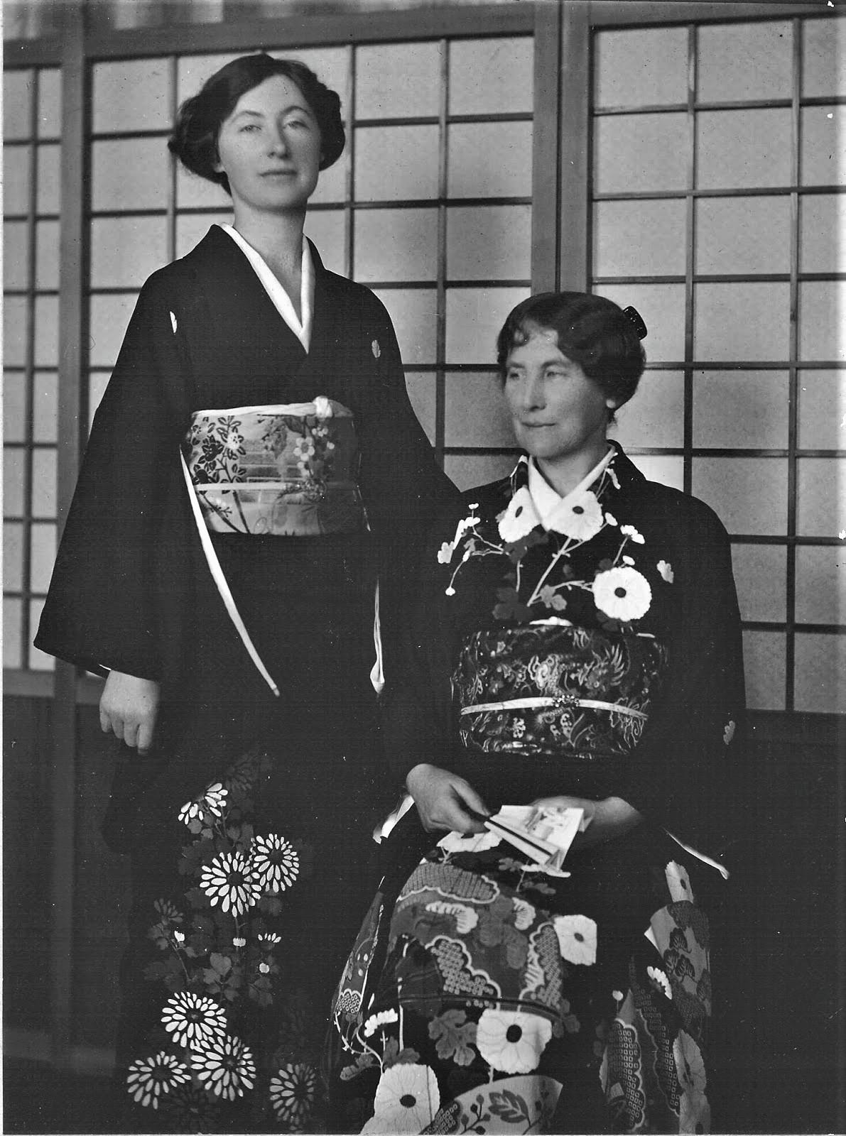 Elizabeth Keith (à gauche) et Kate Bartlett dans ses premières années à Tokyo